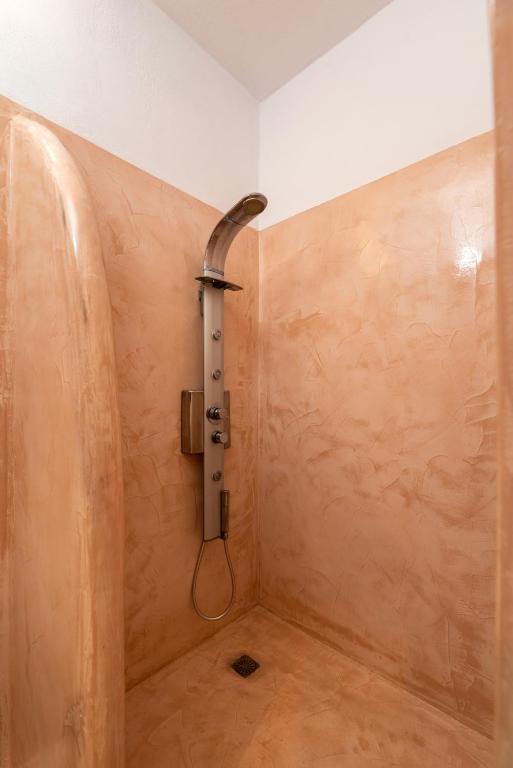 Aerenia Luxury Suites - 9