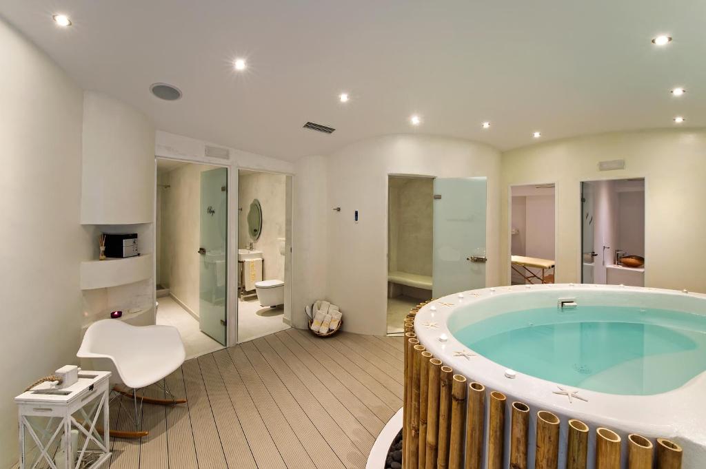 Koupelna v ubytování Ira Hotel & Spa - Adults Only
