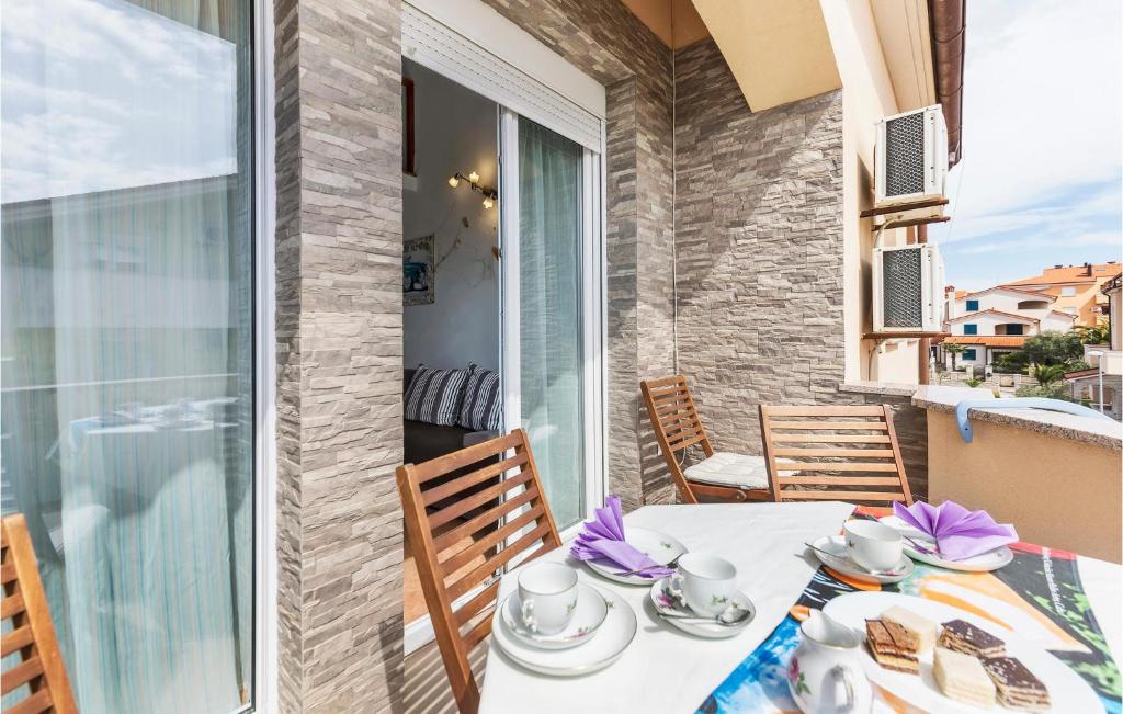 Balkon lub taras w obiekcie 1 Bedroom Gorgeous Apartment In Medulin