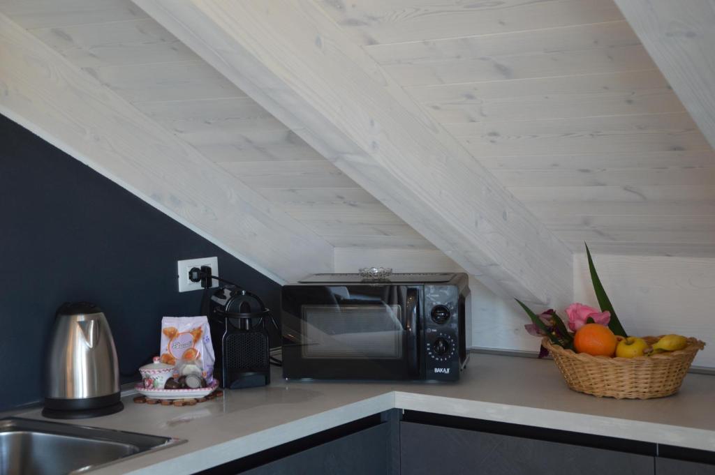 A kitchen or kitchenette at White suite - Jacuzzi, Swimming pool & Lake view