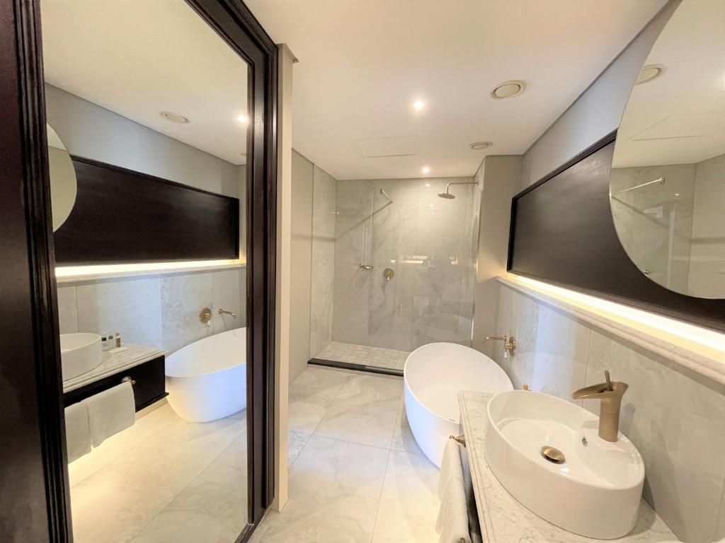 رزرو هتل و هاستل، هتل پریمیر کیپ تاون, 09197245266