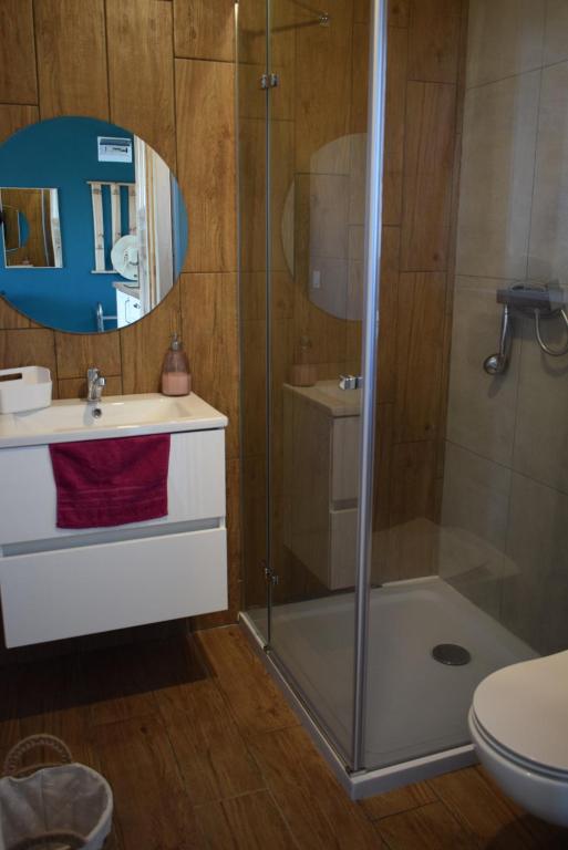 Kúpeľňa v ubytovaní Apartamenty Poświata - z widokiem na łąki