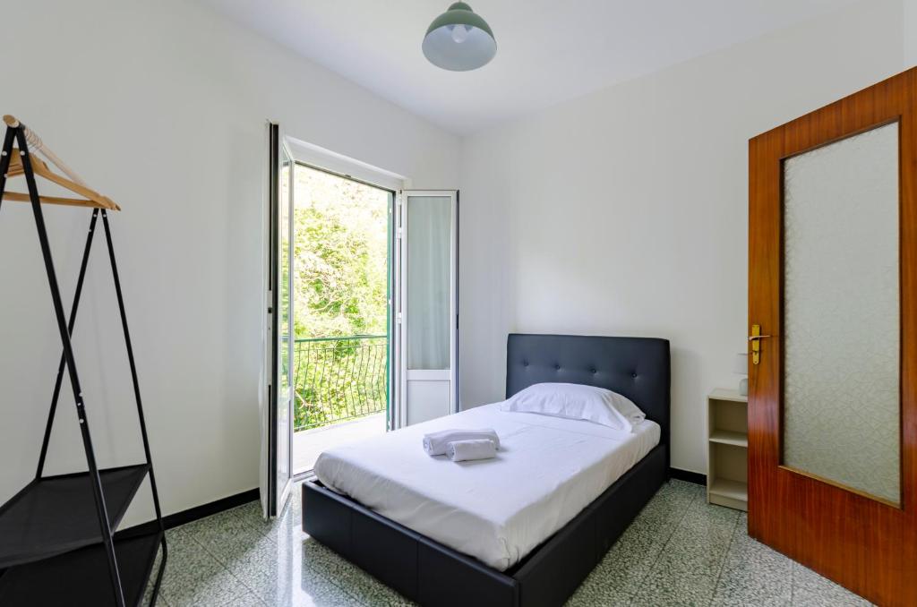 Posteľ alebo postele v izbe v ubytovaní JOIVY Family Flat with 3 Balconies, 10 Min to Beach