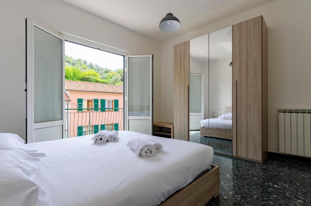 Posteľ alebo postele v izbe v ubytovaní JOIVY Family Flat with 3 Balconies, 10 Min to Beach