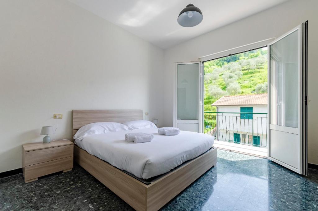 Posteľ alebo postele v izbe v ubytovaní JOIVY Family Flat with 3 Balconies, 10 Min to Beach