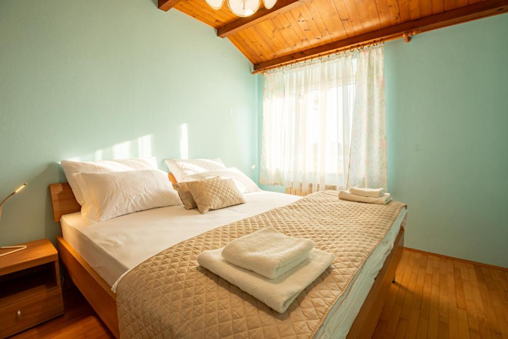 Postel nebo postele na pokoji v ubytování Adriatic Bay Apartments