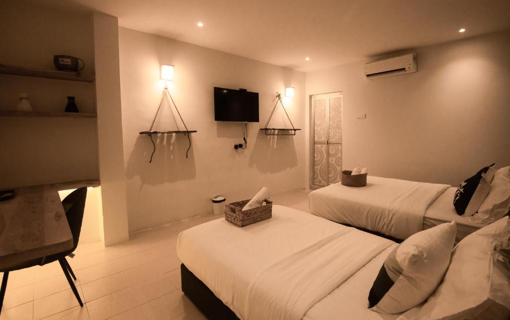 Amazing Home Inn - Family Room With Private Bathroom
