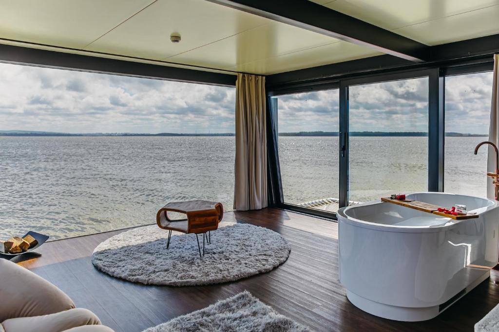 HT Houseboats - luksusowe domki na wodzie - sauna, jacuzzi - 3