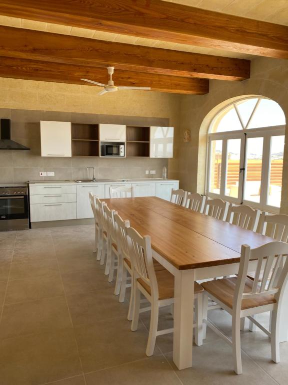 Kuchyň nebo kuchyňský kout v ubytování Ta' Ganna Farmhouse