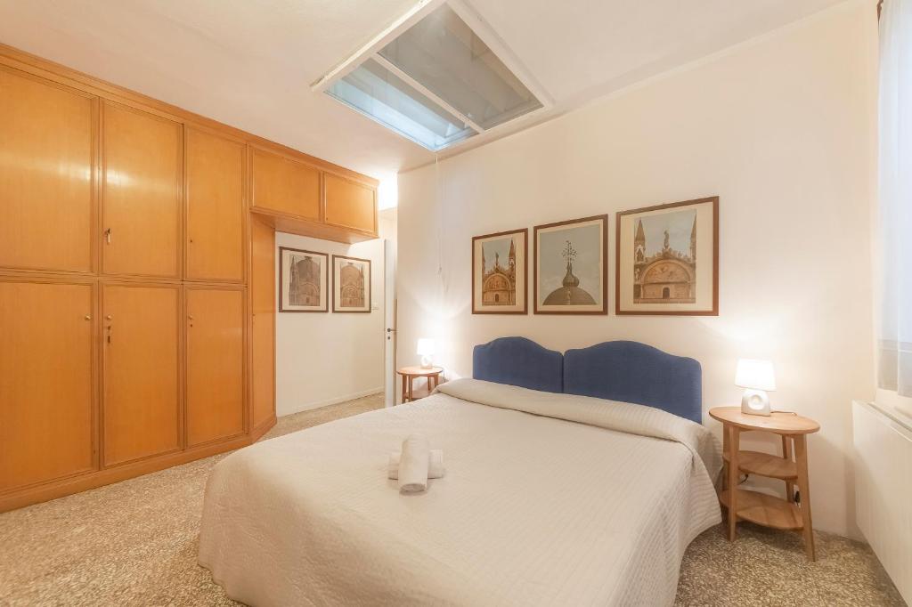 Posteľ alebo postele v izbe v ubytovaní Canal Grande Suite