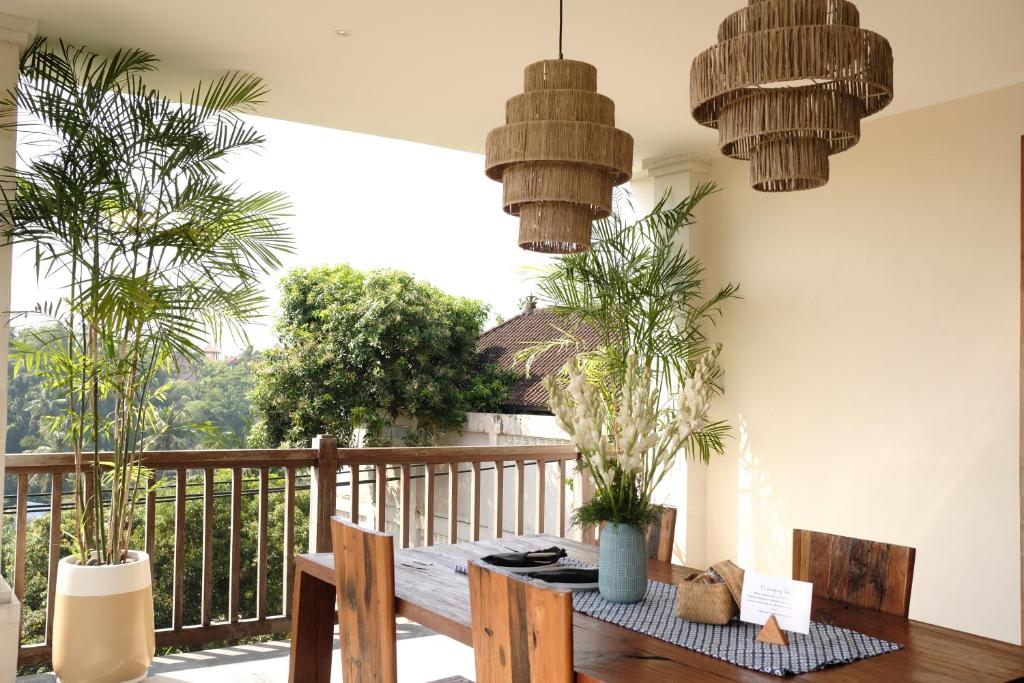 Balkón nebo terasa v ubytování Sri Ratih Cottages, CHSE Certified