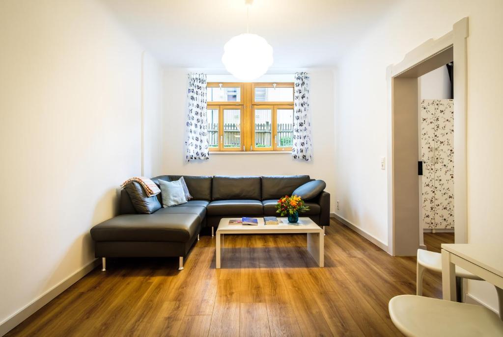 Wunderschöne Wohnung in sanierter Villa