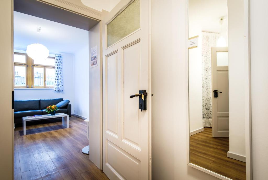 Wunderschöne Wohnung in sanierter Villa! incl WIFI