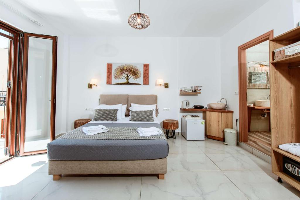 Postel nebo postele na pokoji v ubytování Deluxe Suites