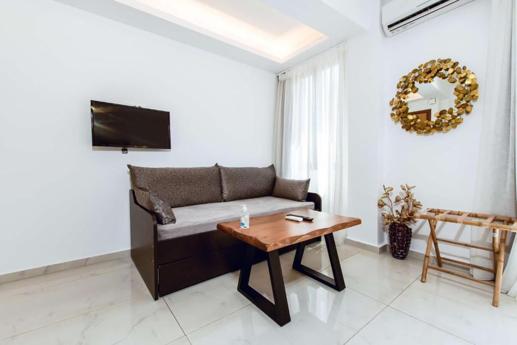 TV a/nebo společenská místnost v ubytování Deluxe Suites