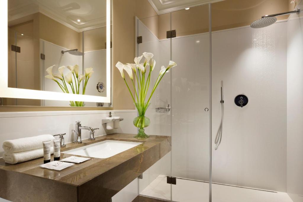Koupelna v ubytování Hotel L'Orologio Roma - WTB Hotels