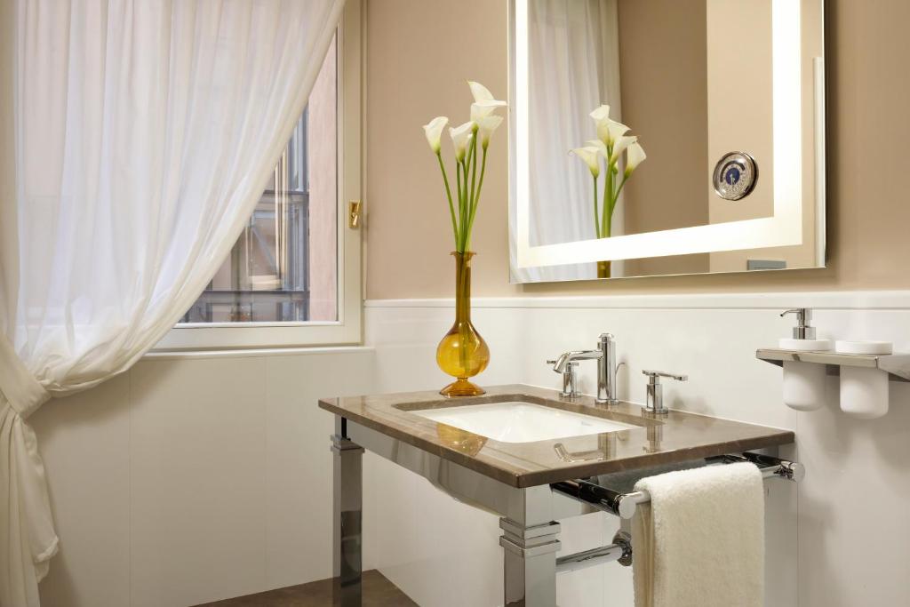 Koupelna v ubytování Hotel L'Orologio Roma - WTB Hotels