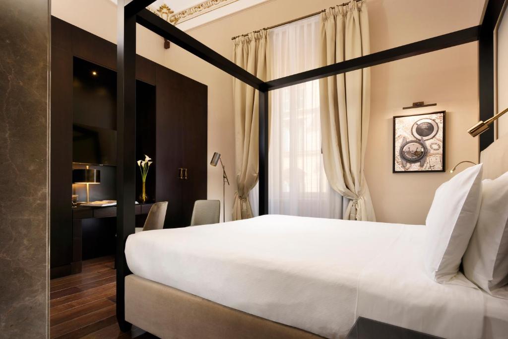 Postel nebo postele na pokoji v ubytování Hotel L'Orologio Roma - WTB Hotels