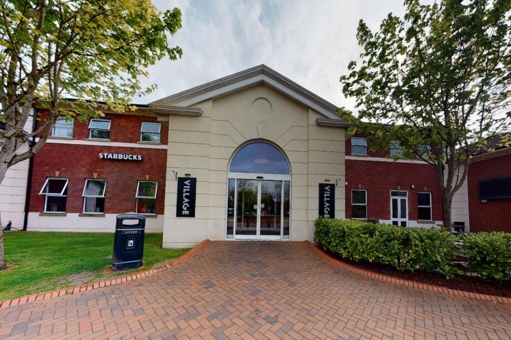Village Hotel Chester St David's - Housity