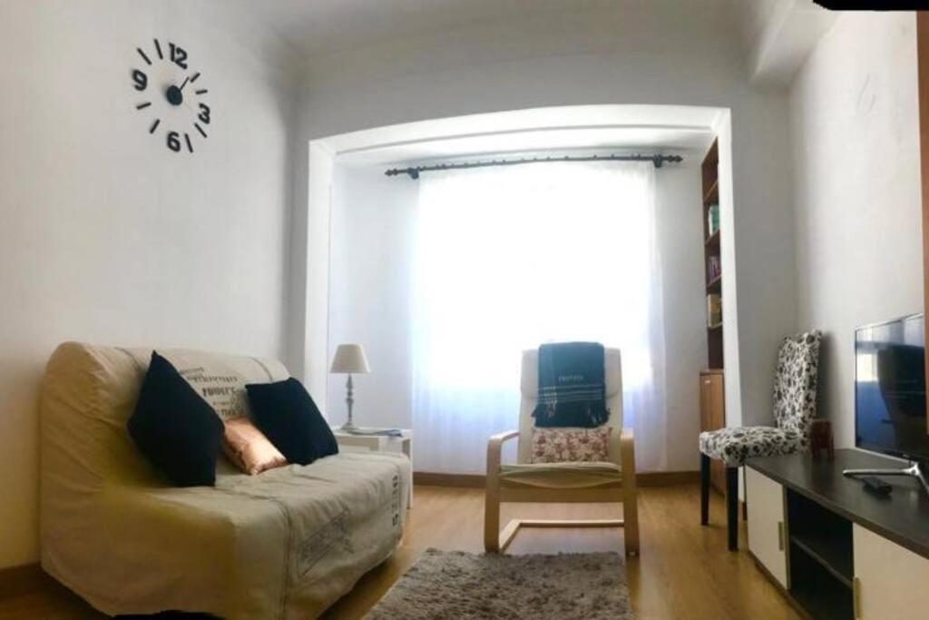 Posedenie v ubytovaní Apartamento junto a la playa de gros ESS02373