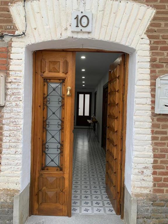 an entrance to a building with a wooden door at Casa de los Maestros in Rágama