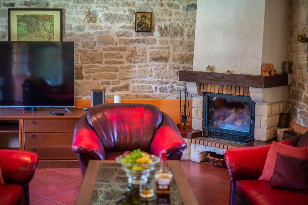 Televízia a/alebo spoločenská miestnosť v ubytovaní Villa Murva