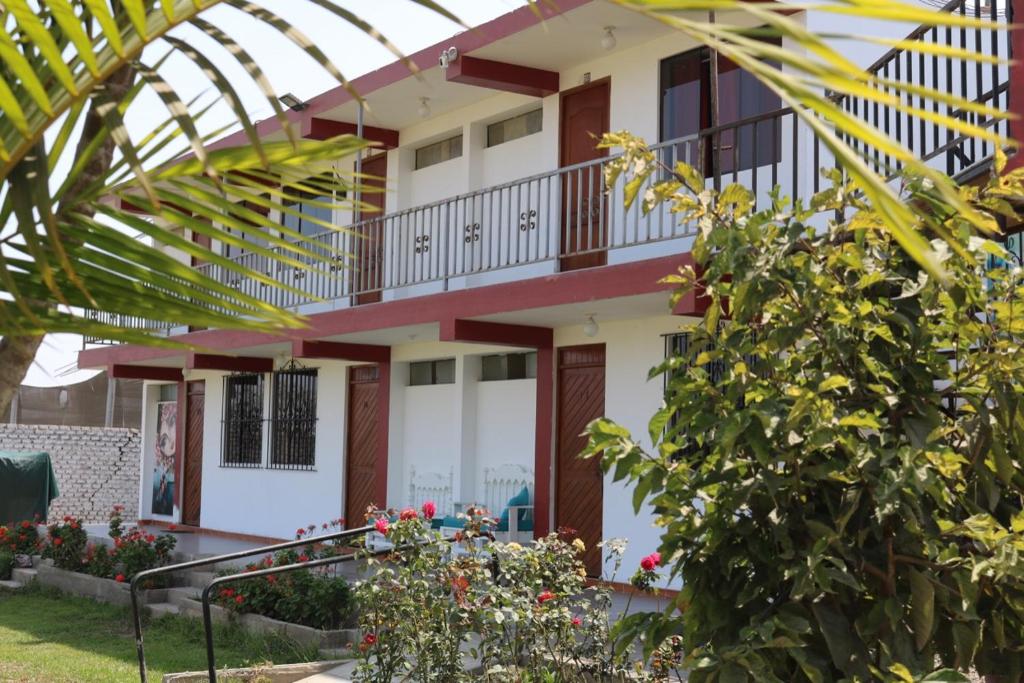 Il propose un hébergement doté d'un balcon et d'un jardin. dans l'établissement Los Naturales, à Huaral