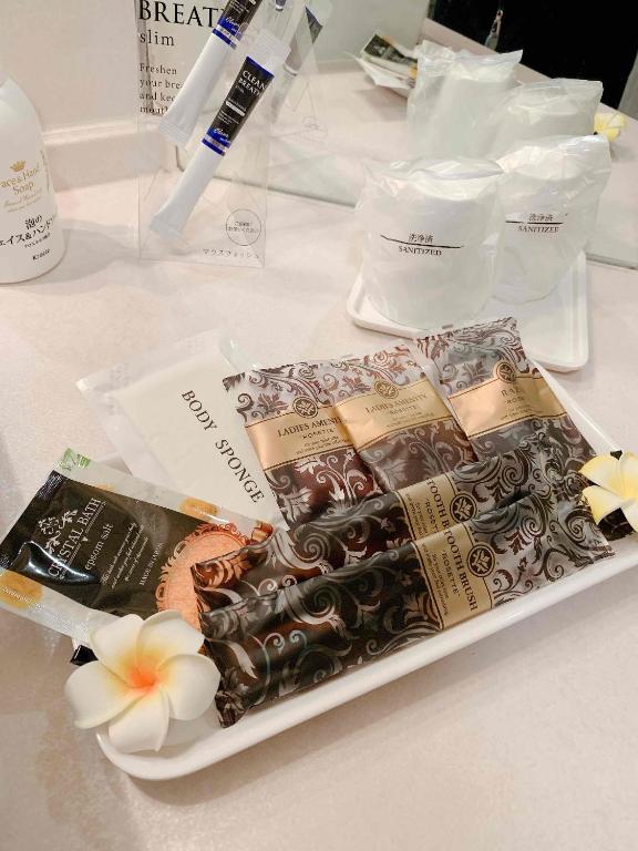 Jedzenie w hotelu miłości lub w pobliżu