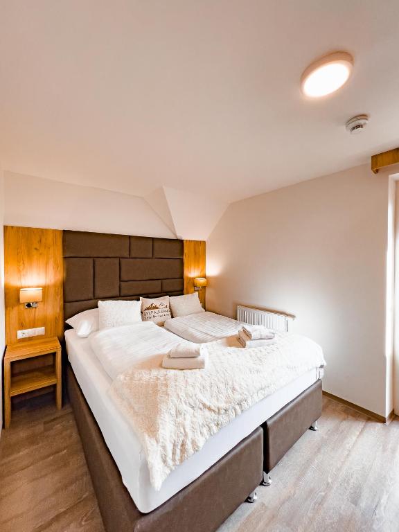 Postel nebo postele na pokoji v ubytování Sylpaulerhof Aparthotel