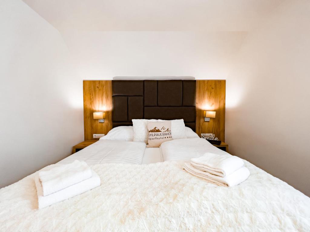 Postel nebo postele na pokoji v ubytování Sylpaulerhof Aparthotel