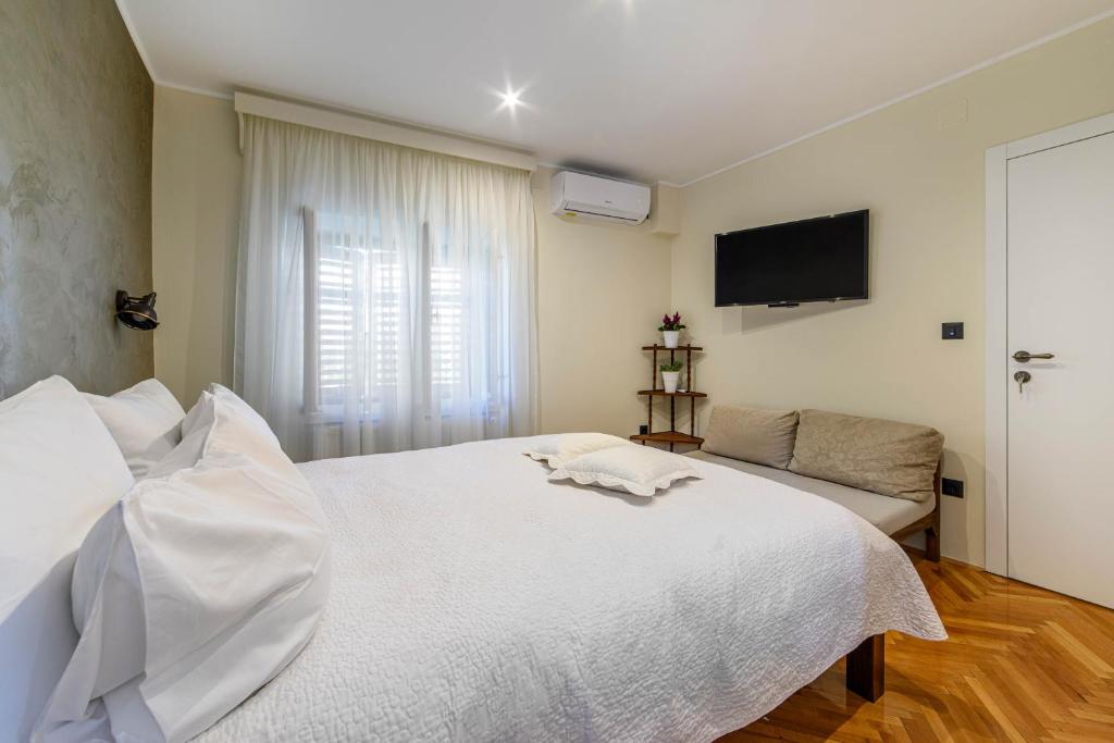 Wine Garden Rooms - 13