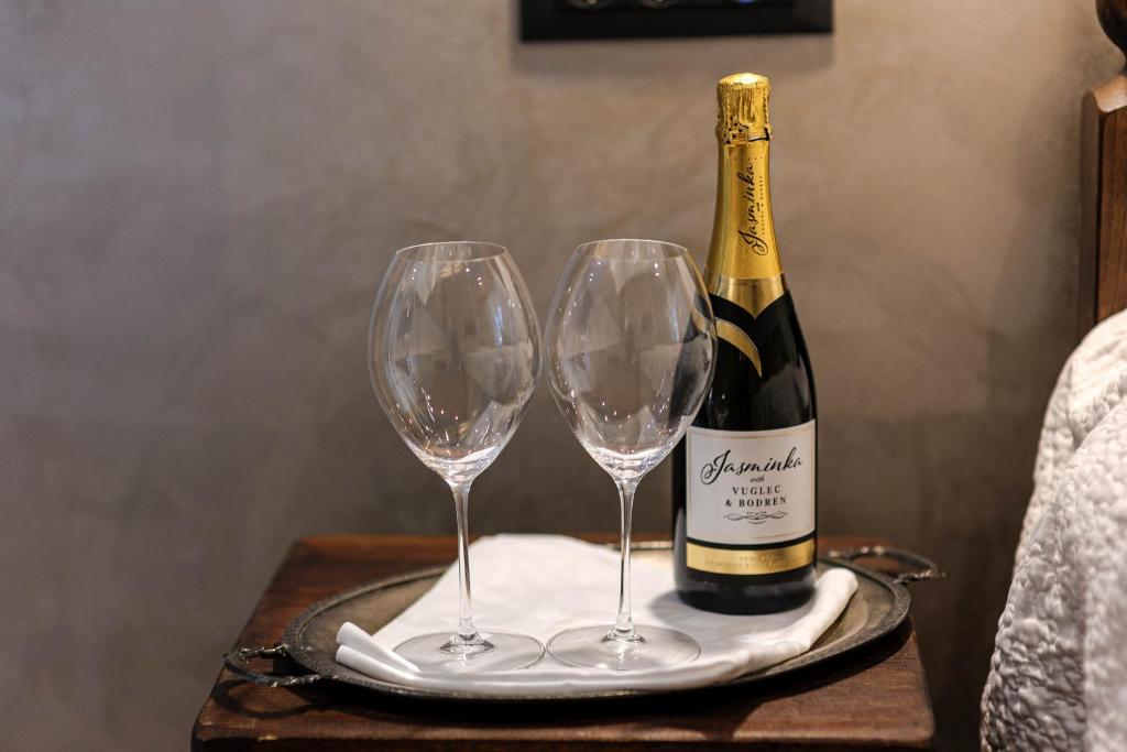 Wine Garden Rooms - 6