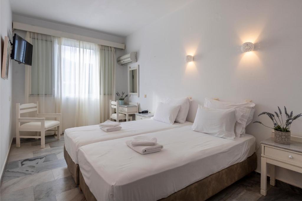 Llit o llits en una habitació de Hotel Aegeon