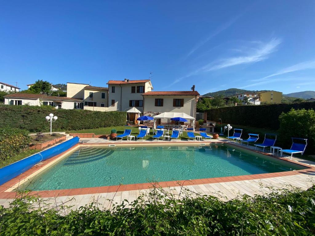Swimmingpoolen hos eller tæt på Villa con piscina tra Versilia e Cinque Terre