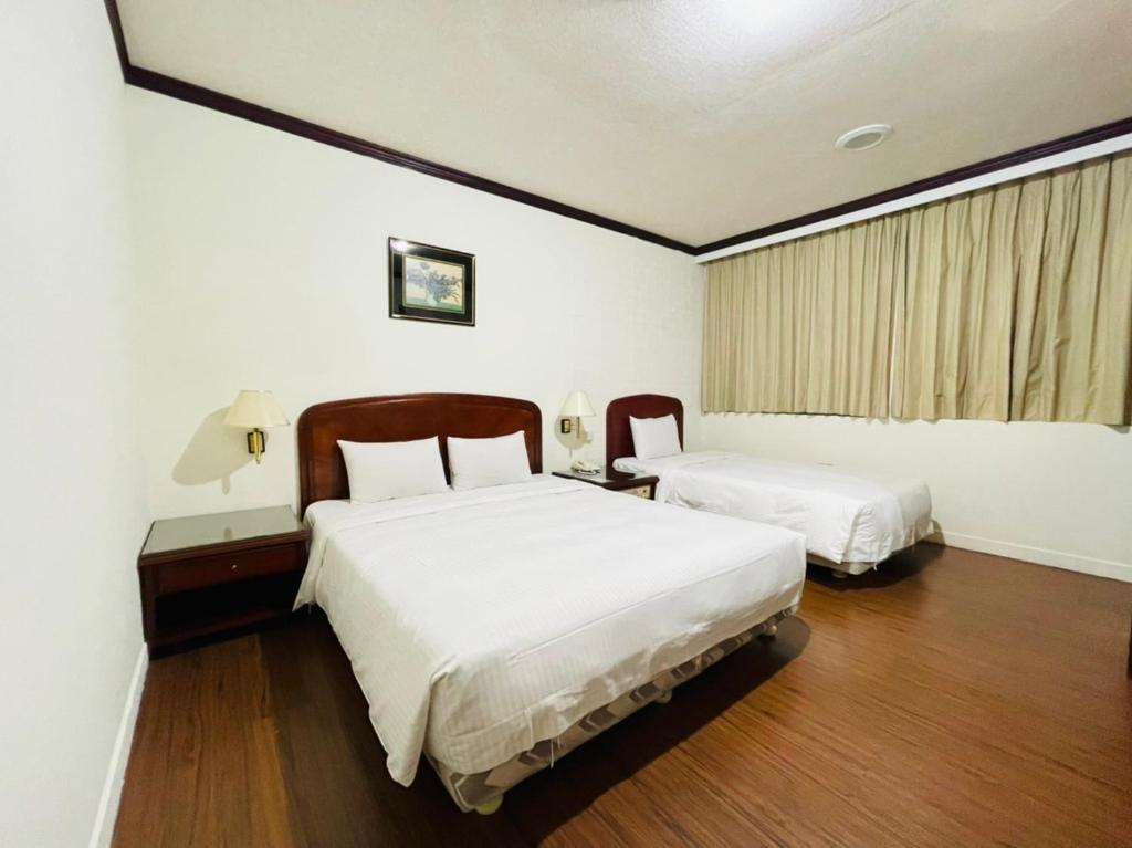 A bed or beds in a room at Abbo Hotel