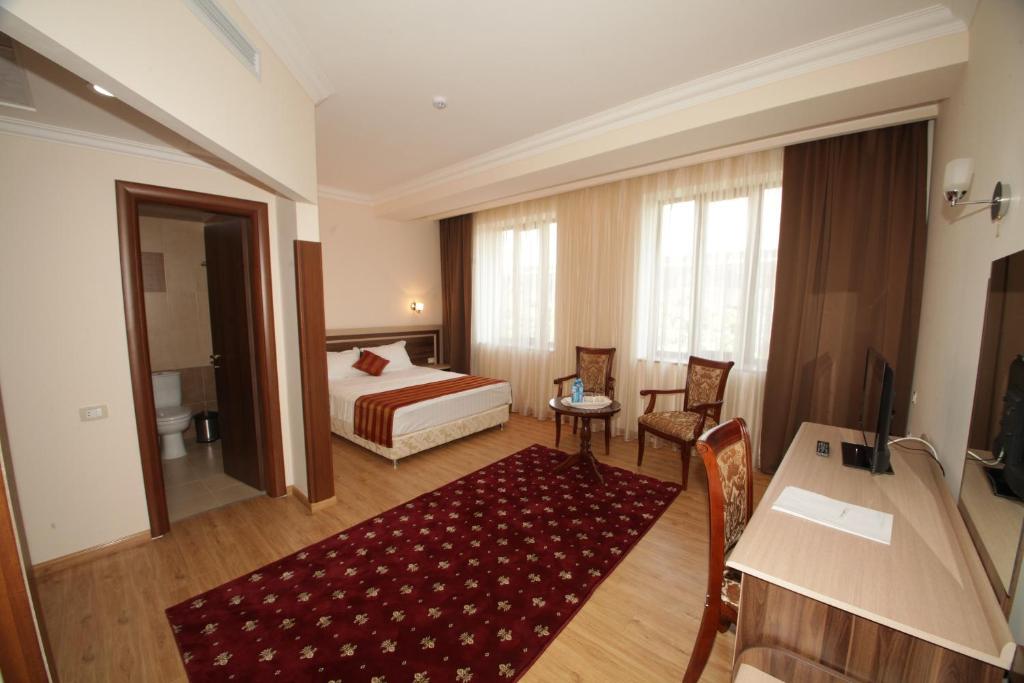 Postel nebo postele na pokoji v ubytování Artsakh Hotel
