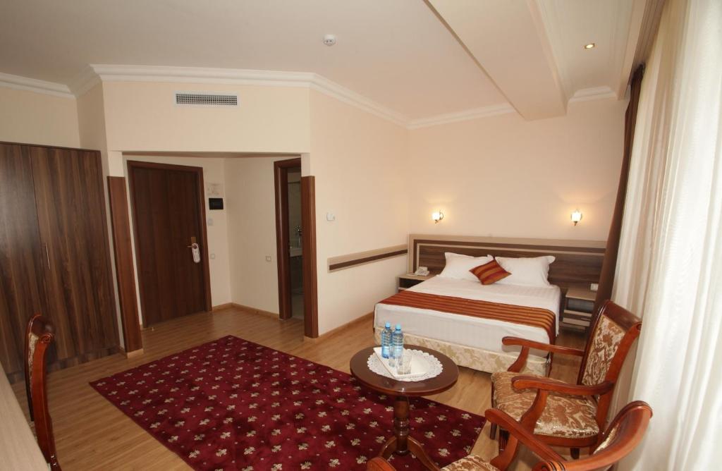 Postel nebo postele na pokoji v ubytování Artsakh Hotel