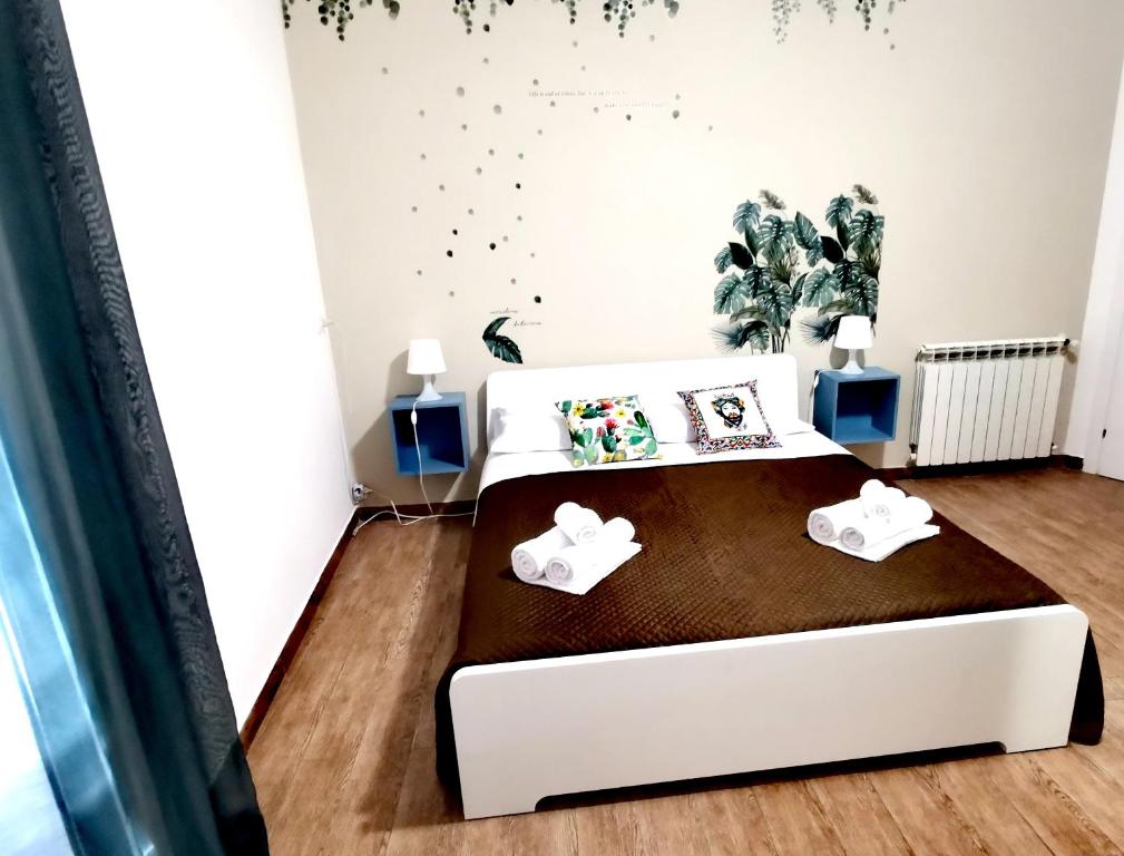 Postel nebo postele na pokoji v ubytování A due passi dal centro Sweet Rooms