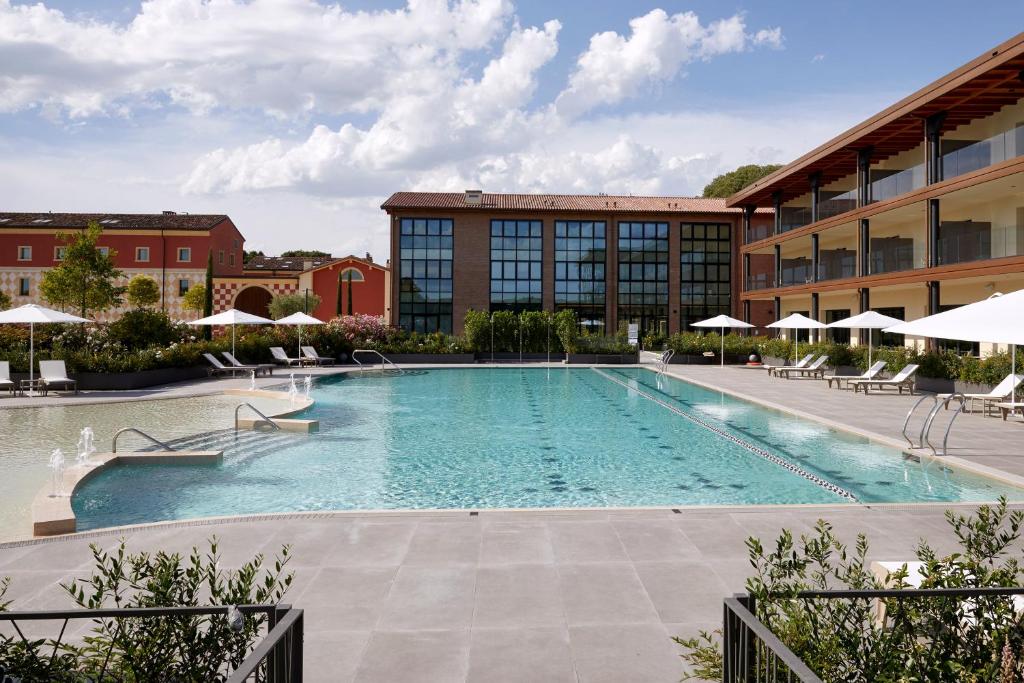 Bazén v ubytování Hotel Veronesi La Torre nebo v jeho okolí