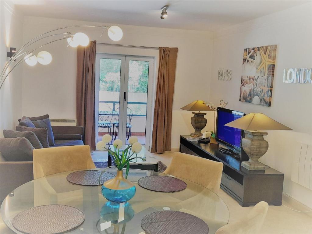 Posezení v ubytování Luxury Apartment near Cascais Town & Marina