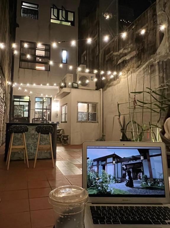 TV a/nebo společenská místnost v ubytování 樂客背包旅棧 Local Backpacker Hostel