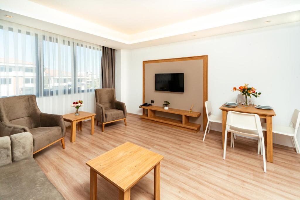 TV a/nebo společenská místnost v ubytování New Safir Apart Hotel