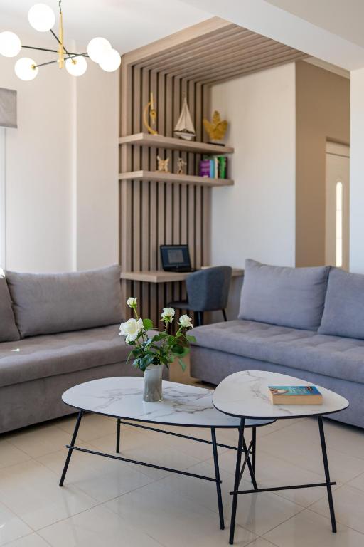 A seating area at Villa Aretousa 2