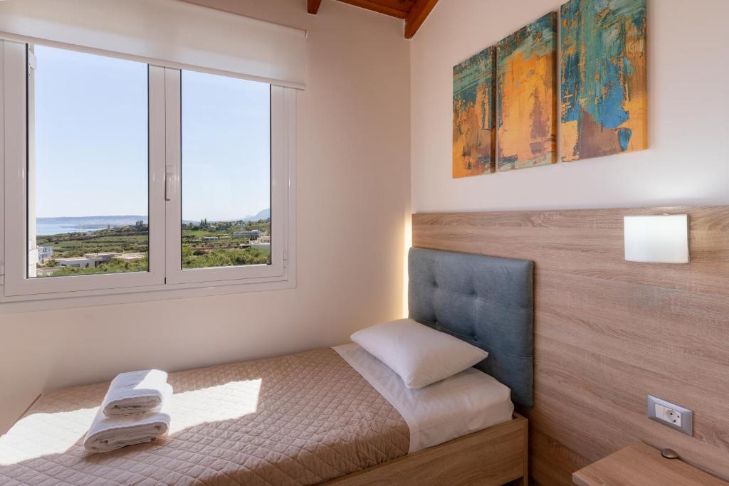 A bed or beds in a room at Villa Aretousa 2