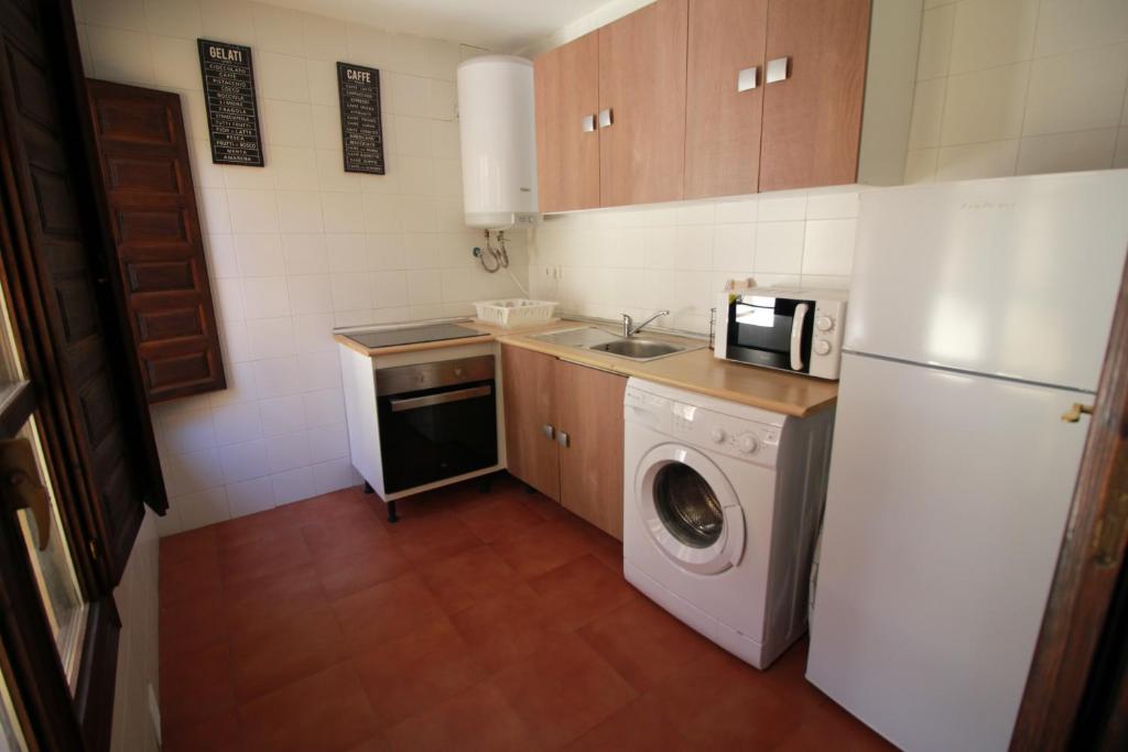 Kuchyň nebo kuchyňský kout v ubytování Zahira Suites