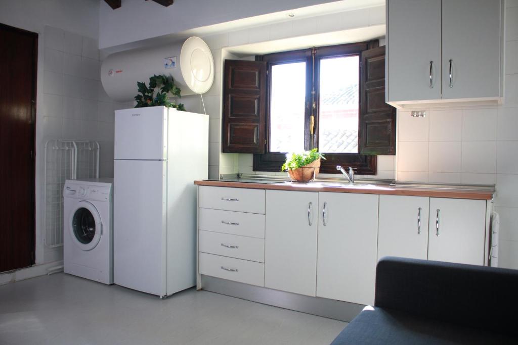Kuchyň nebo kuchyňský kout v ubytování Zahira Suites