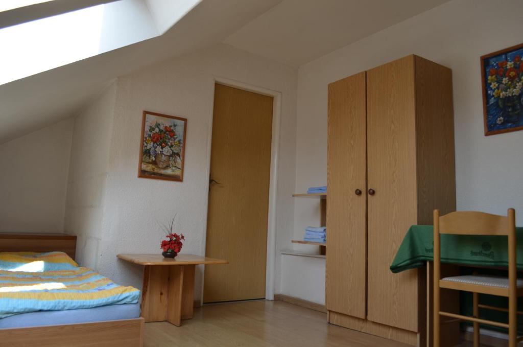 Postel nebo postele na pokoji v ubytování Pension Egida