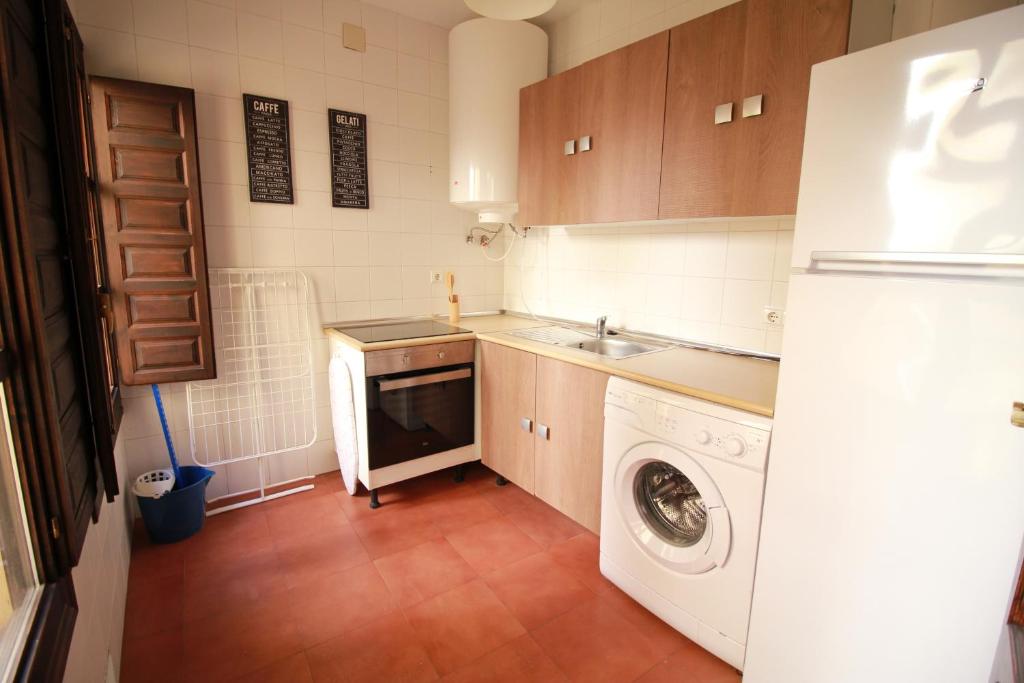 Kuchyň nebo kuchyňský kout v ubytování Zahira Suites