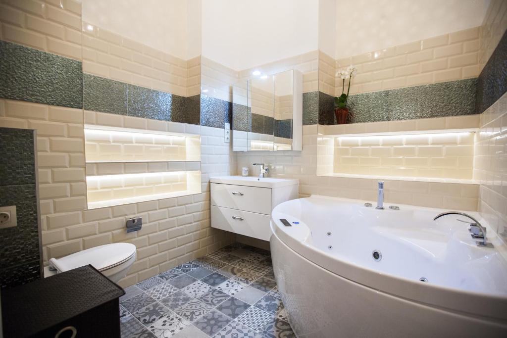Ένα μπάνιο στο Best of Guest house by Small Home Budapest