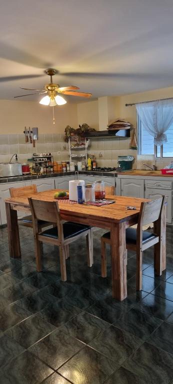 Kuchyň nebo kuchyňský kout v ubytování CHEZ LILIANE